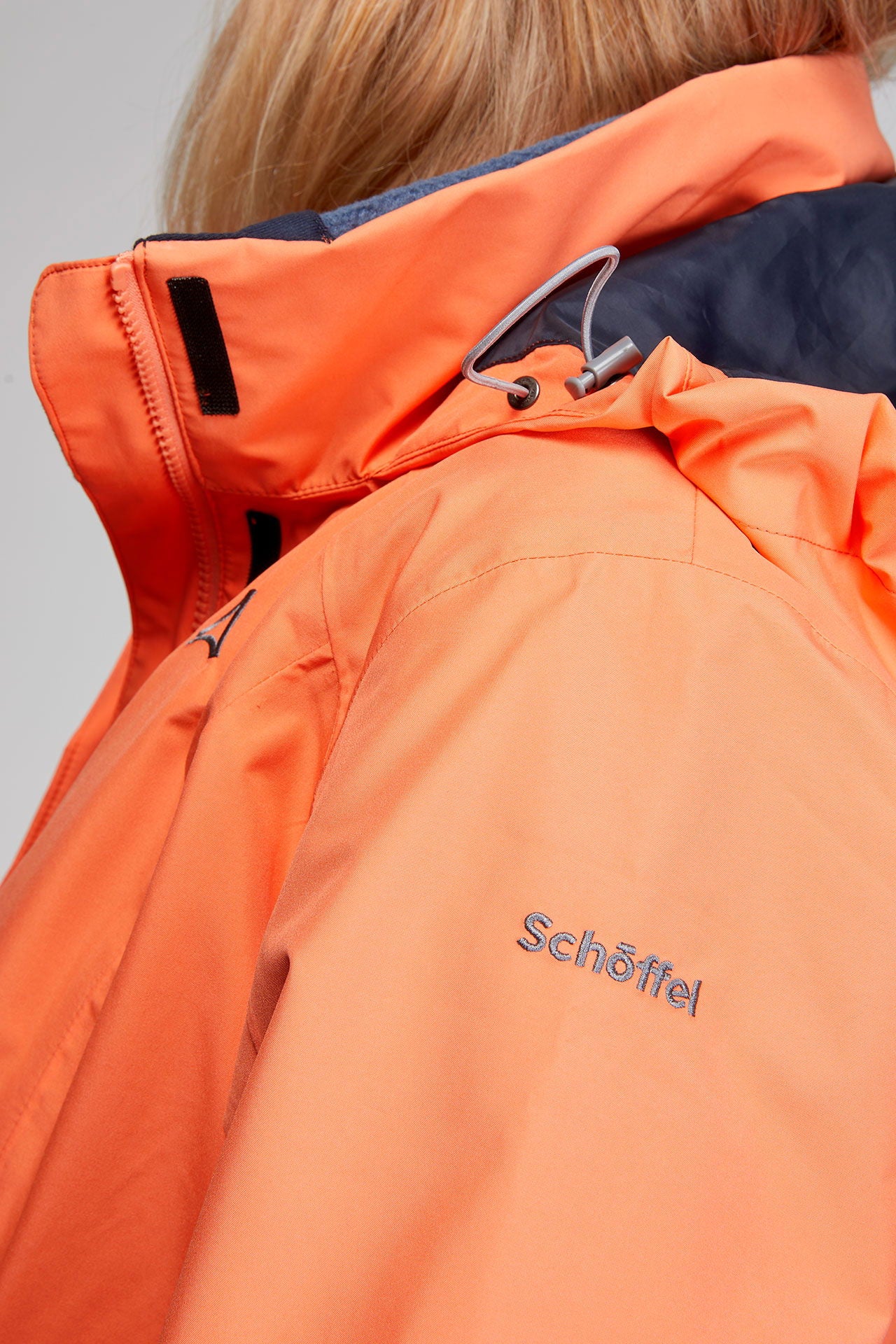 3-i-1 funksjonsjakke for damer vanntett med fleece montert på modell