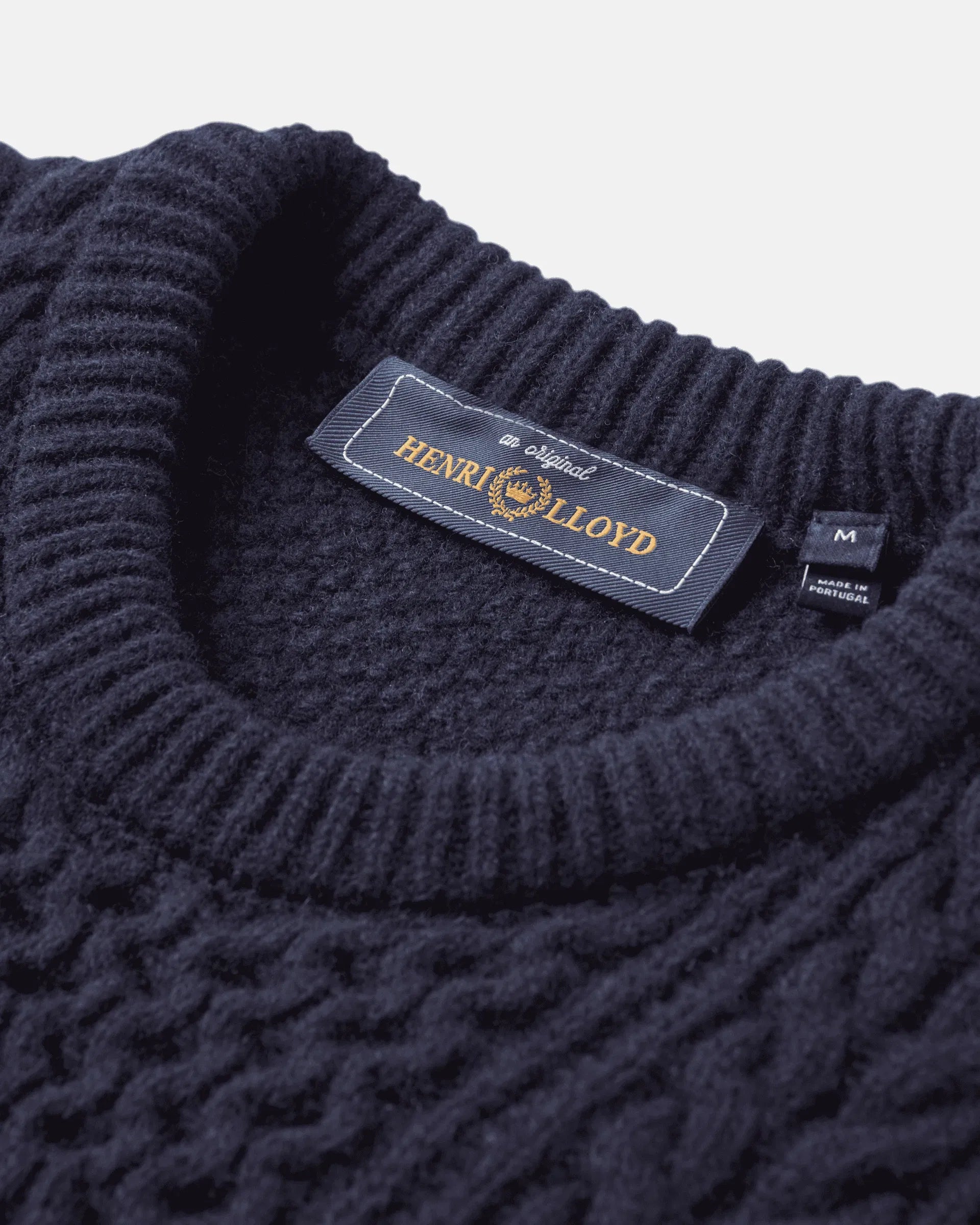 Erme og mansjett på Abersoch Cable Knit genser 80 % ull flettestrikk