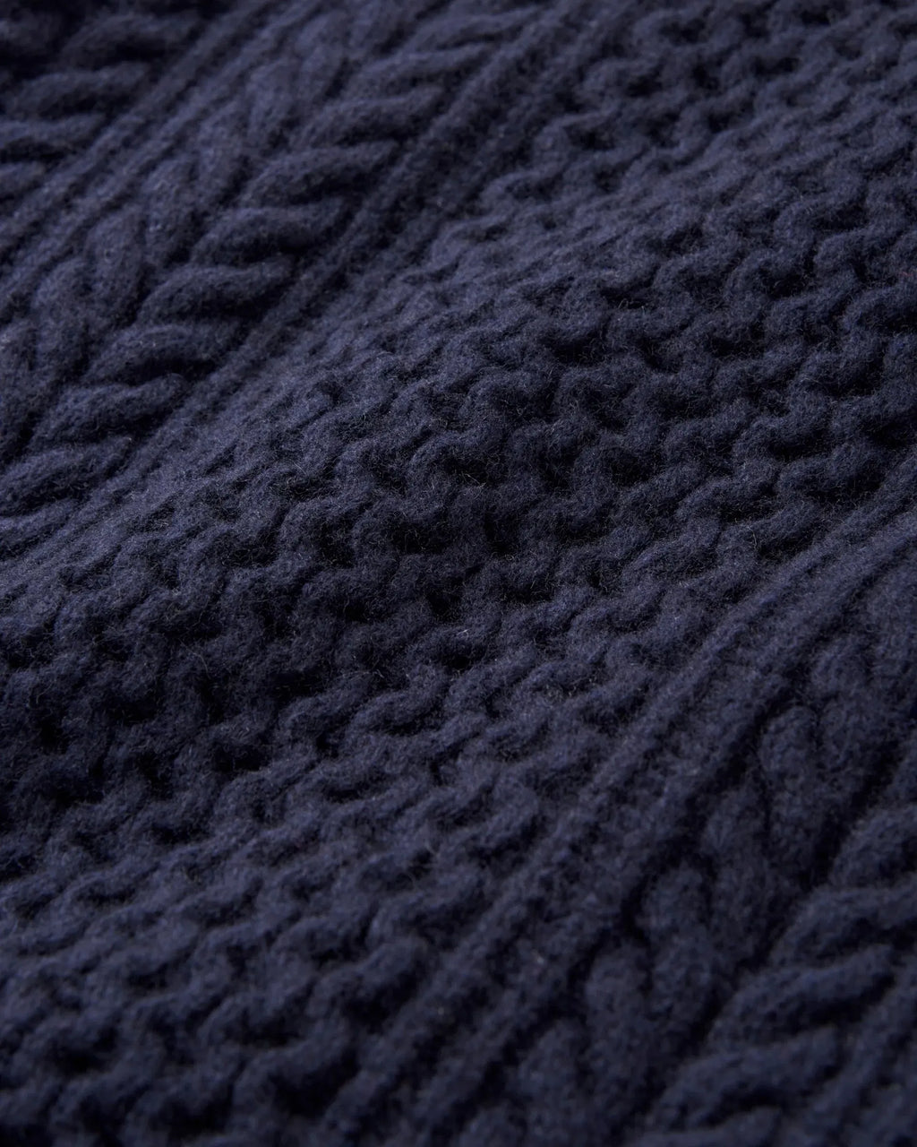 Fullt bilde av Abersoch Cable Knit genser 80 % ull flettestrikk