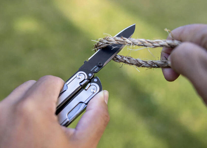 Detaljbilde av ARC multitool MagnaCut DLC-belagt knivblad - Leatherman