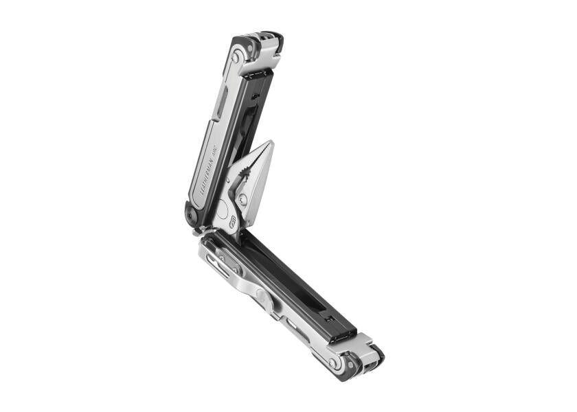 Nærbilde av ARC multitool MagnaCut DLC-belagt knivblad - Leatherman