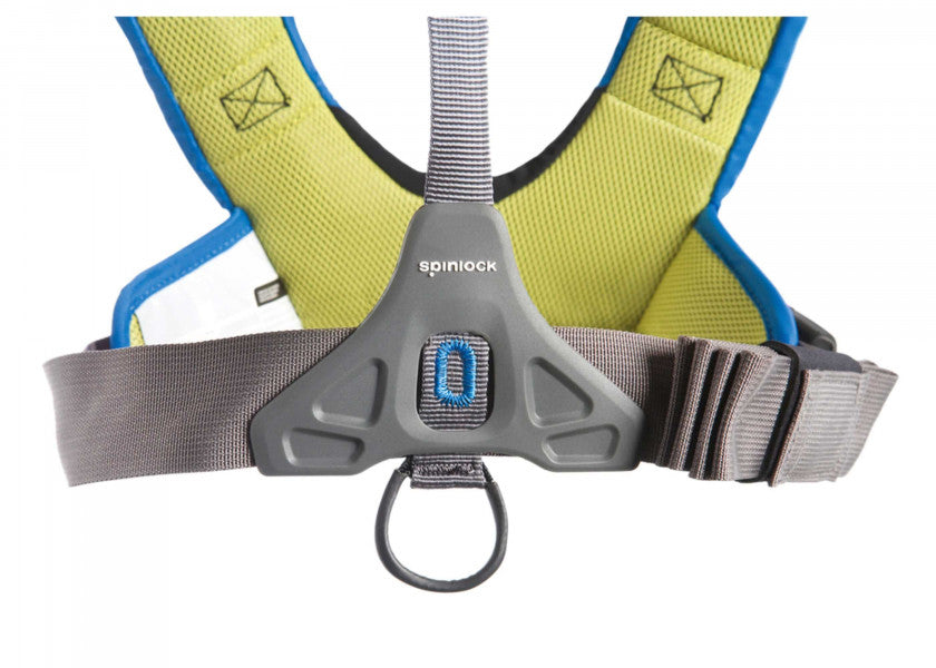 Automatvest Cento Junior 100N blå 20-50 kg montert på barn