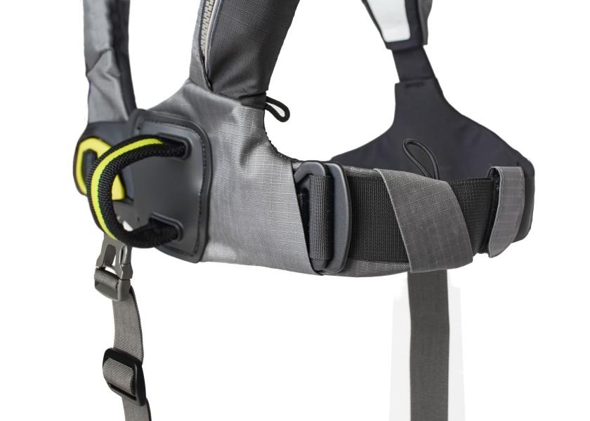Detalj av sprayhood på Automatvest Deckvest 6D 275N polyester