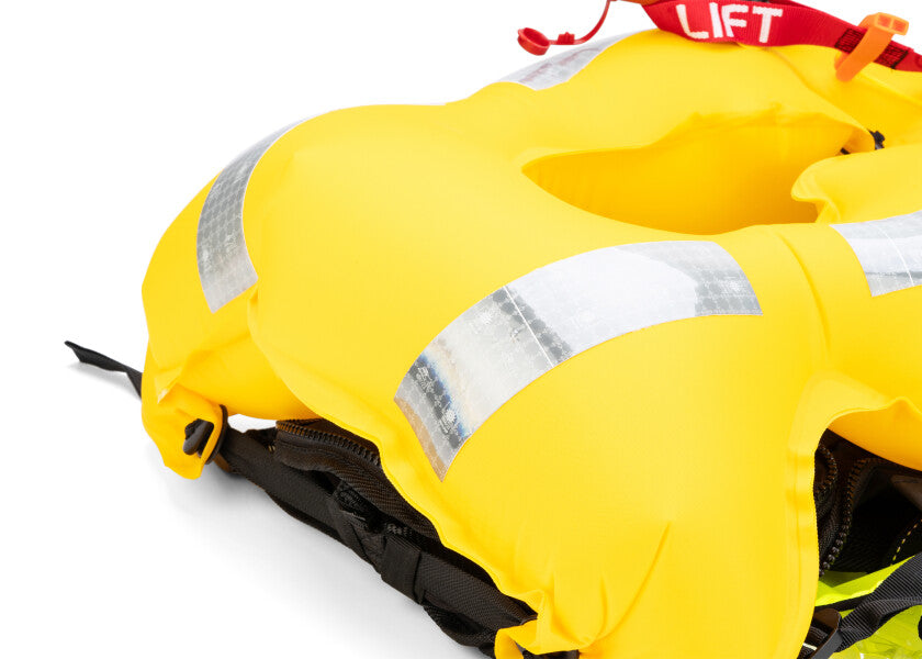 Sprayhood på automatvest Hurricane EVO 160 N svart med sprayhood