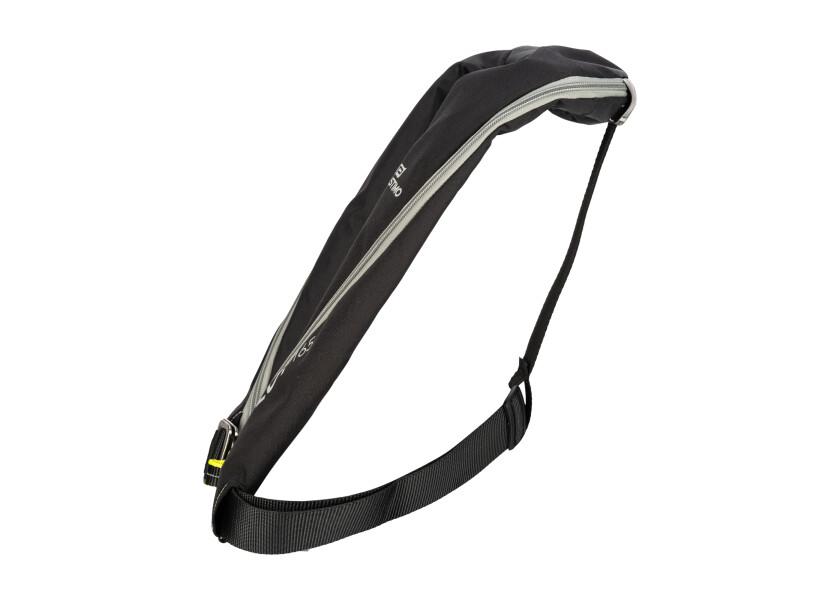 Nærbilde av sele på automatvest PILOT 165 harness svart 165N m/sele polyester