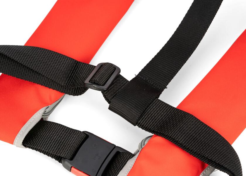 Automatvest PILOT 165 rød 165N polyester - Plastimo i bruk på motorbåt