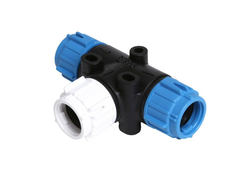 Detalj av EVOLUTION kabelsett i Autopilot EV-100 hydraulisk pakke