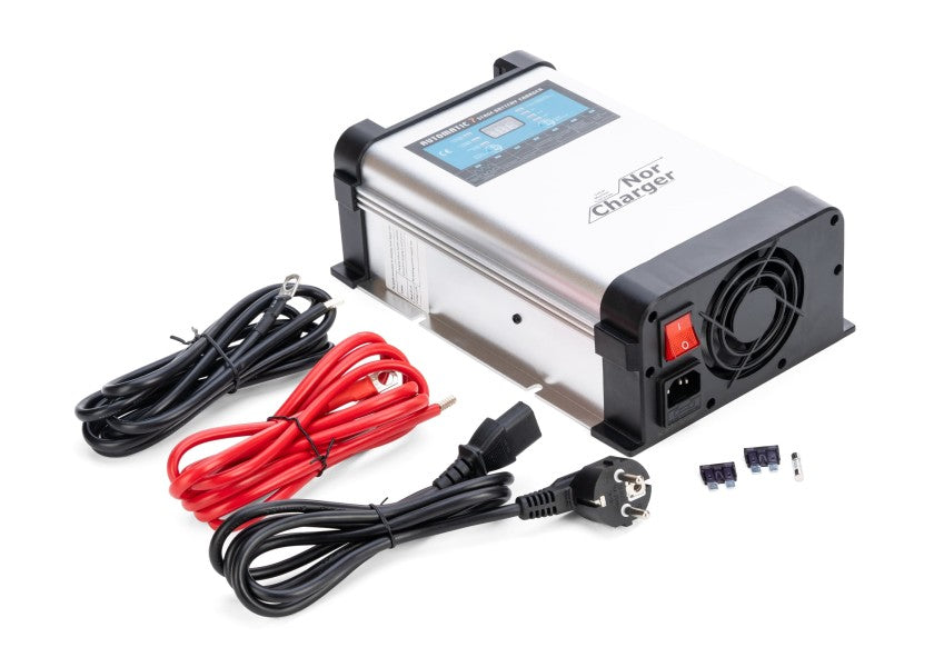 Nærbilde av display på Batterilader 12 V 60 A 2 ladeutganger 300-600 Ah AGM/gel/litium