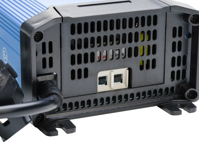 Batterilader BlueSmart IP22 12V 15A 1 utgang Bluetooth - Victron montert