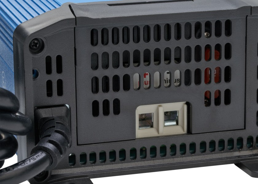 Detalj av Batterilader BlueSmart IP22 12V 30A 1 utgang Bluetooth