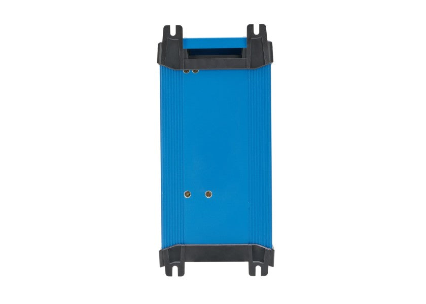 Nærbilde av tilkoblinger på Batterilader BlueSmart IP22 24V 16A 3 utganger Bluetooth