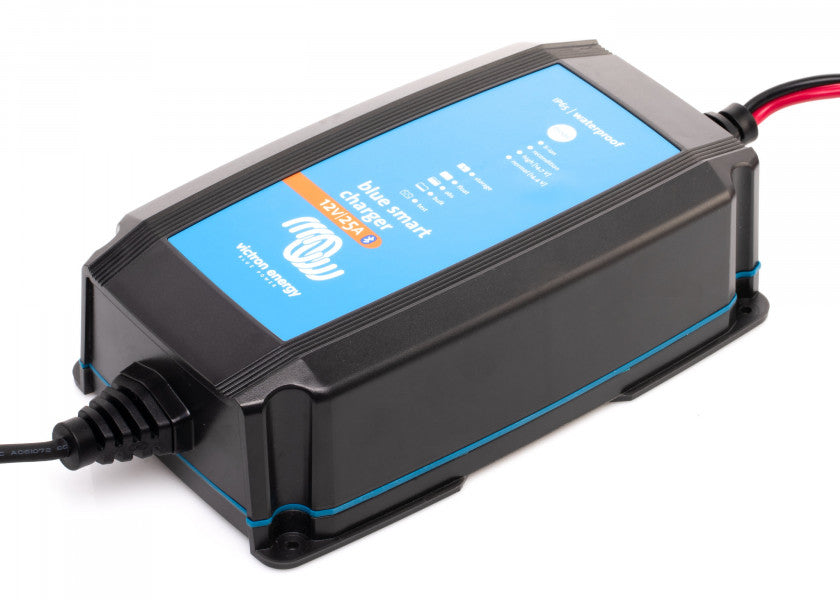 Montert Batterilader BlueSmart IP65 12V 25A med Bluetooth i båt