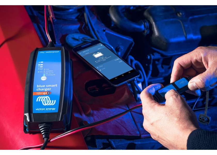 Batterilader BlueSmart IP65 12V 7A Bluetooth - Victron bakside
