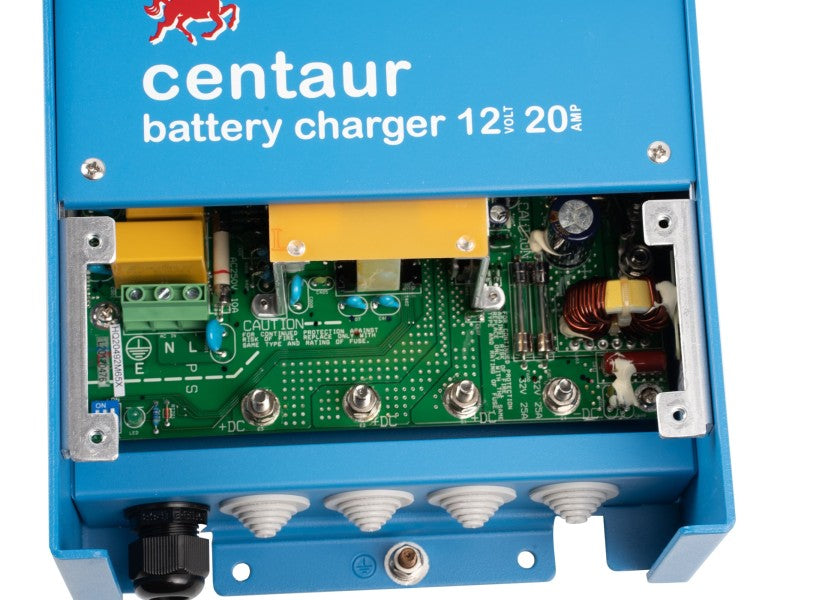 Montert Batterilader Centaur 12V 20A 3 utganger i båt