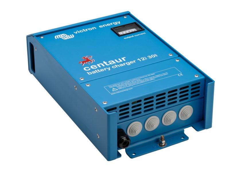 Nærbilde av tilkoblinger på Batterilader Centaur 12V 30A 3 utganger - Victron