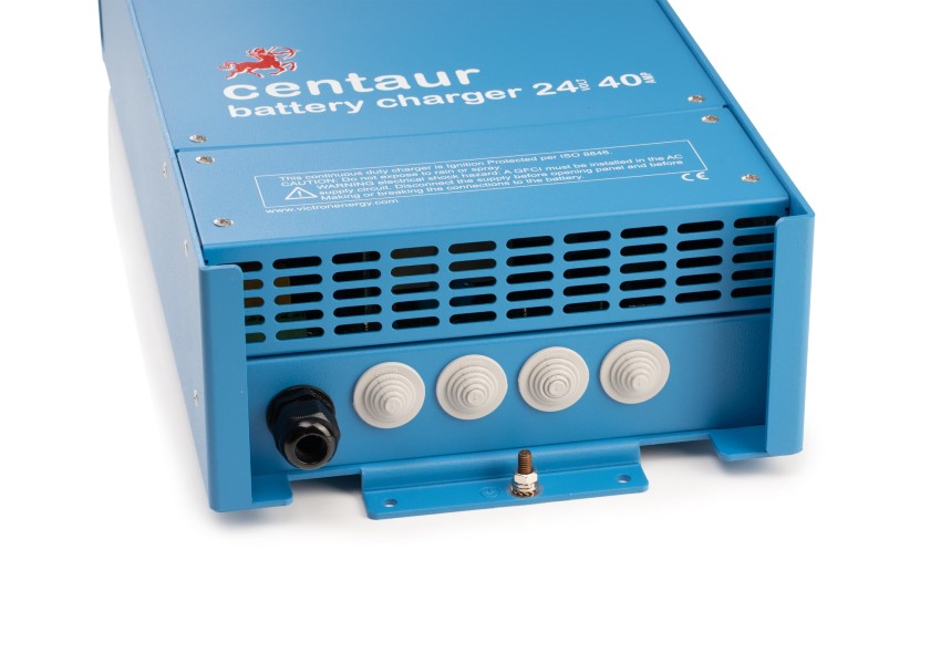Detalj av Batterilader Centaur 24 V 40 A 3 utganger 320-800 Ah