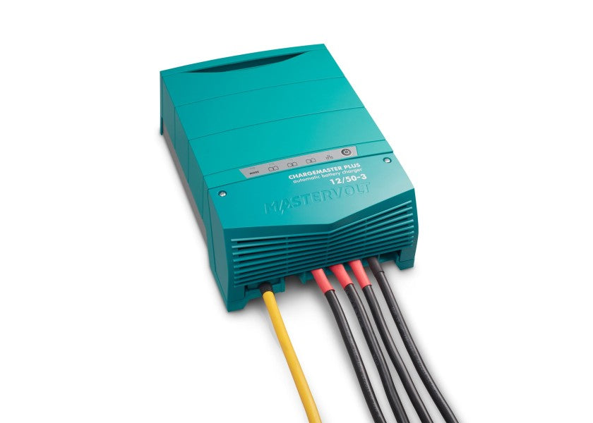 Batterilader ChargeMaster PLUS CZone 12V 50A 3 utganger detalj