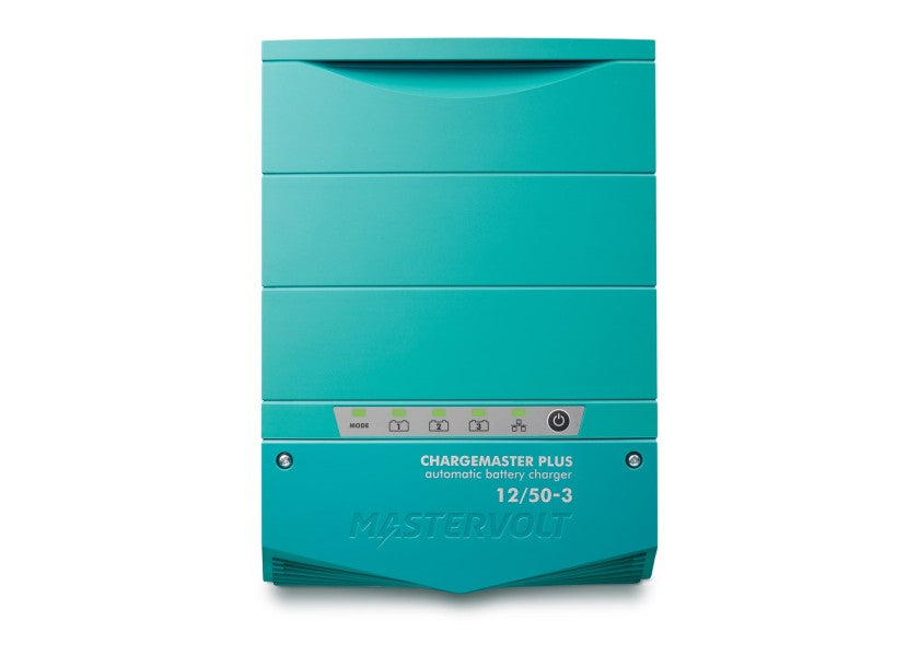 Batterilader ChargeMaster PLUS CZone 12V 50A 3 utganger montert i båt