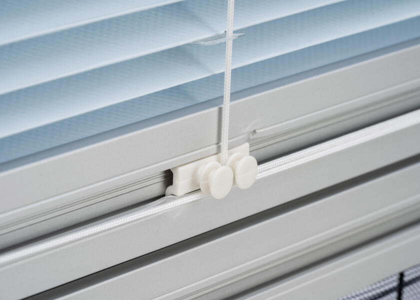 Sideprofil av Blendingsrullegardin med insektsnett FLYBLIND 710 x 680 mm polyester