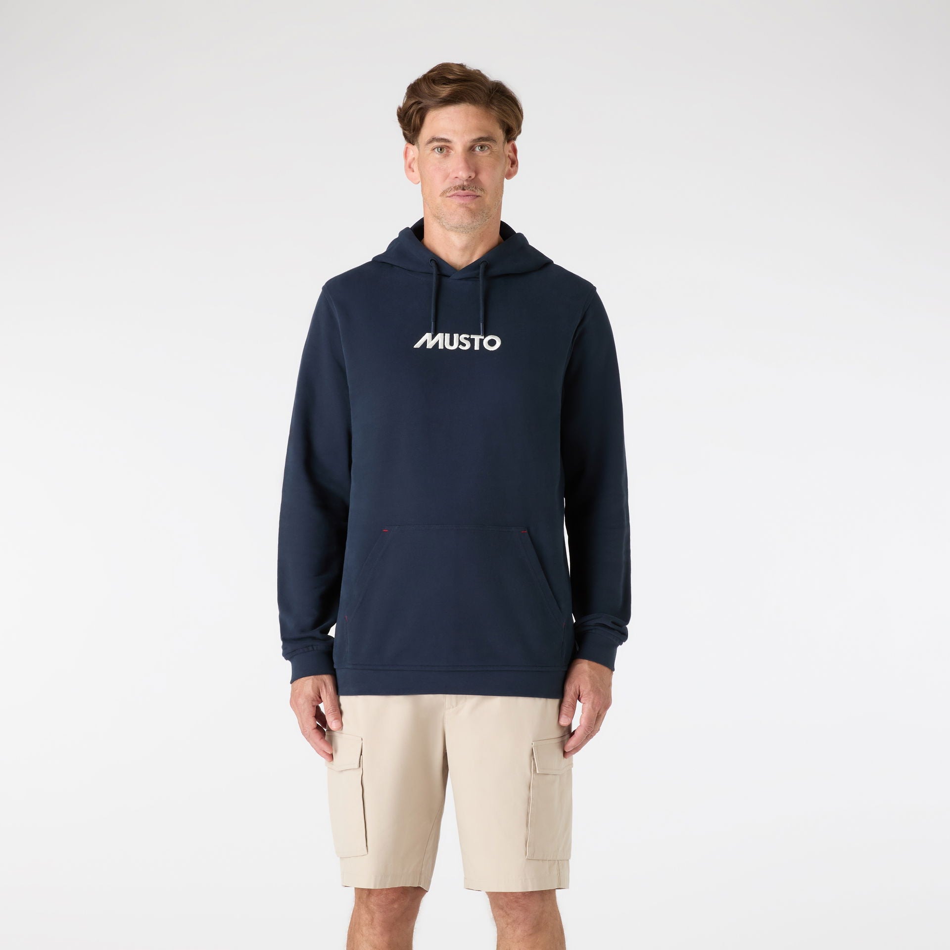 Classic hoodie med justerbar hette og ribbekant detalj hette