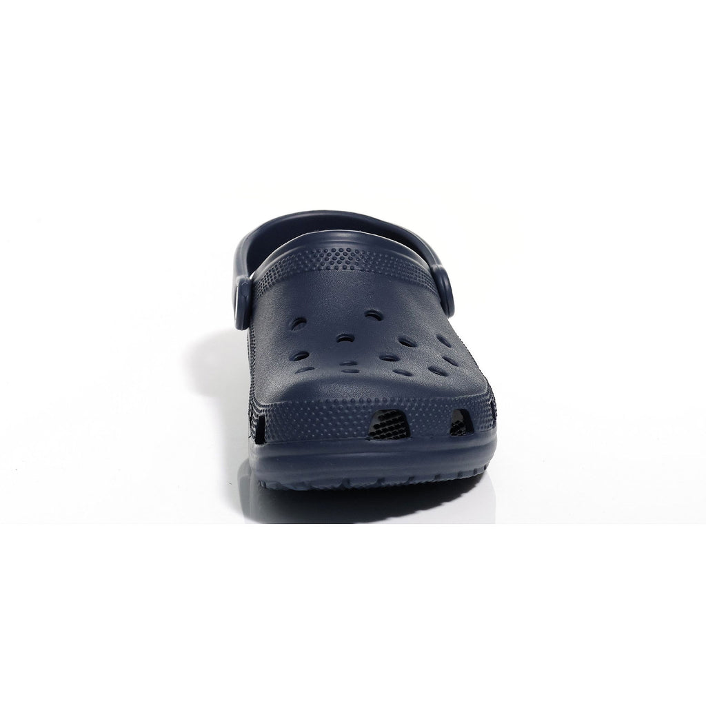 Classic Tøffel Croslite lettvekt med ventilasjonshull - Crocs montert på fot