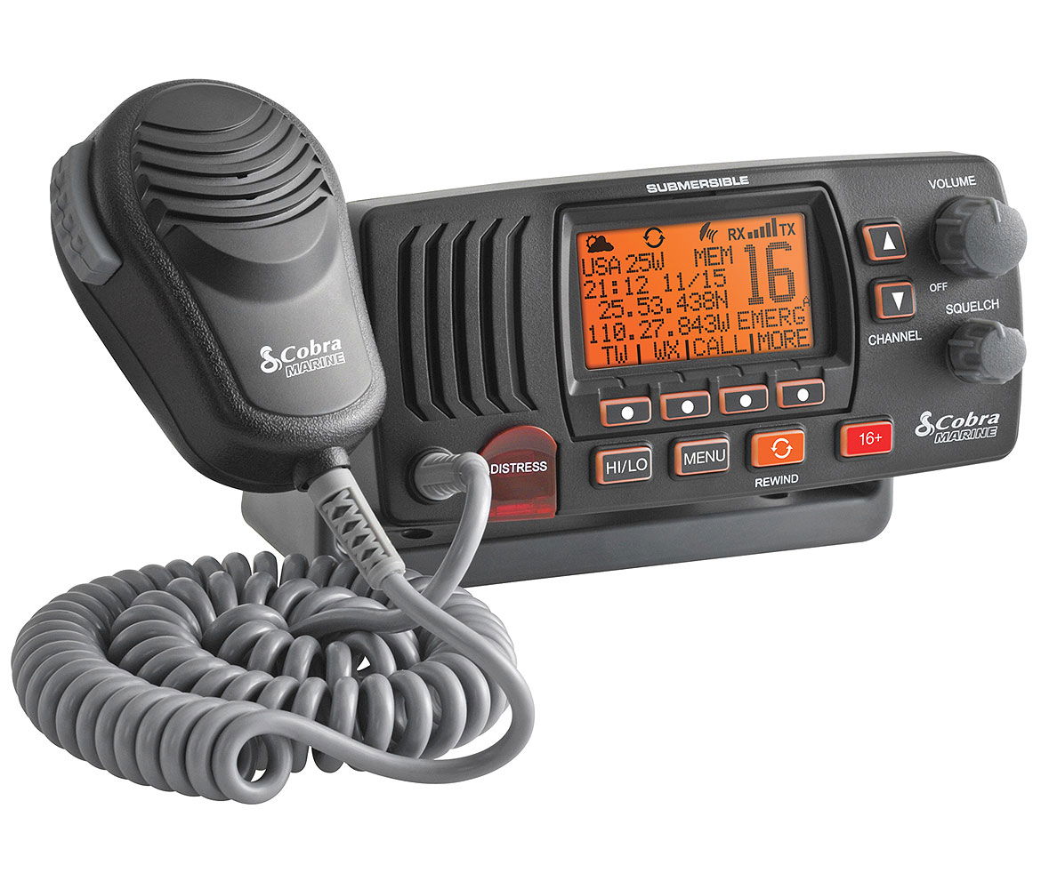 Cobra MR F77 stasjonær VHF med GPS forfra