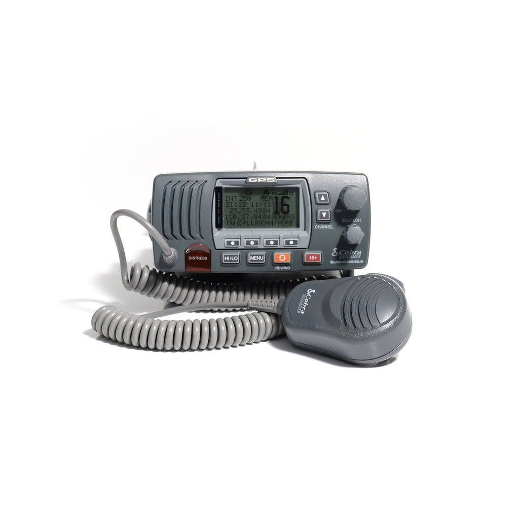 Cobra MR F77 stasjonær VHF med GPS bakside