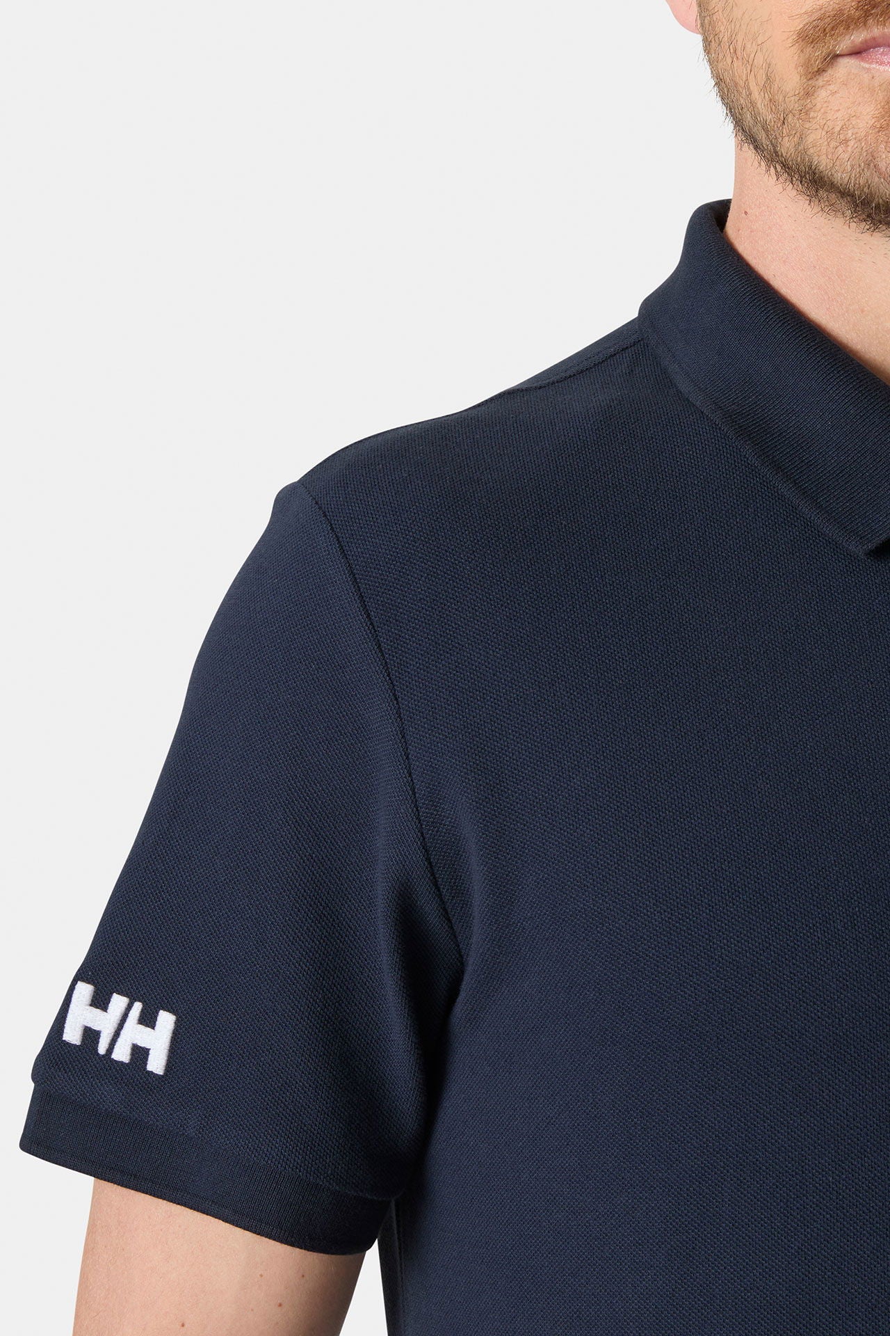 Crew polo bomull piqué for herre vist på modell