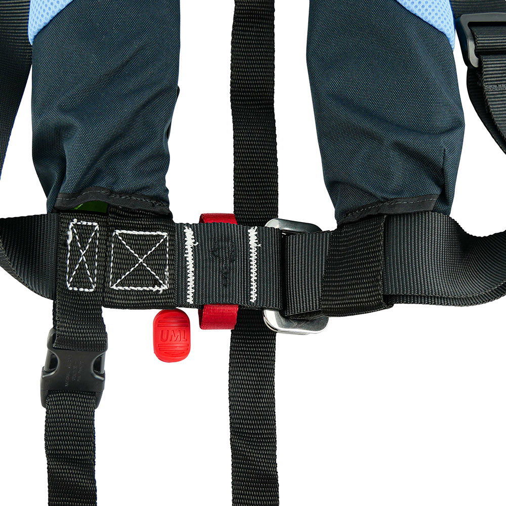 Montert CY Aero 3D automatvest 165N navy på person
