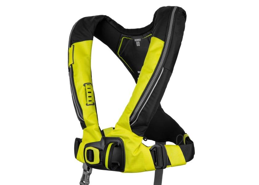 Nærbilde av spenne og sele på Deckvest 6D automatvest 170N Spinlock