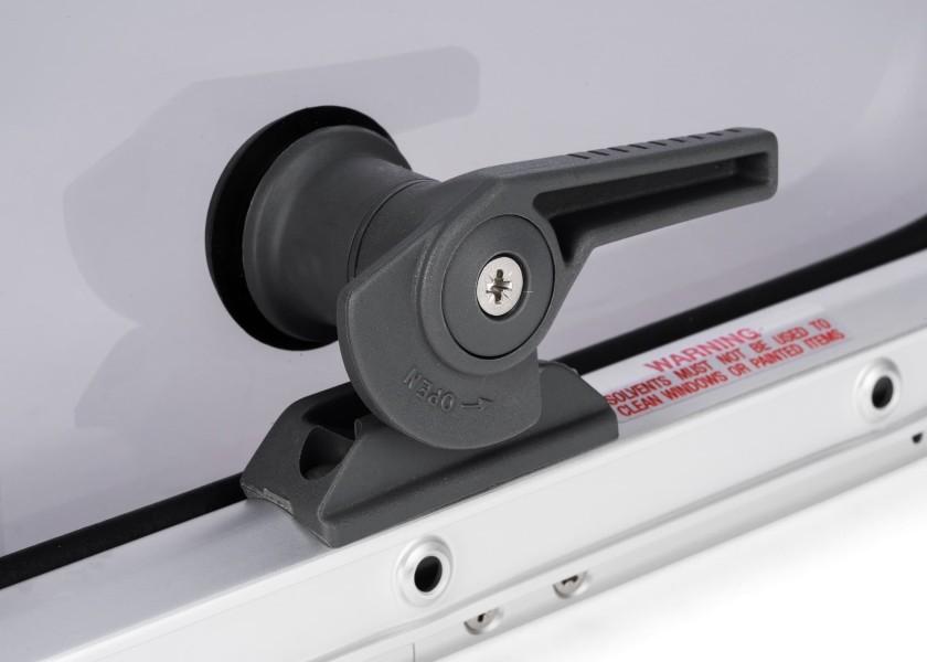 Dekksluke Low Profile LP-20 aluminium rektangulær Lewmar åpnet