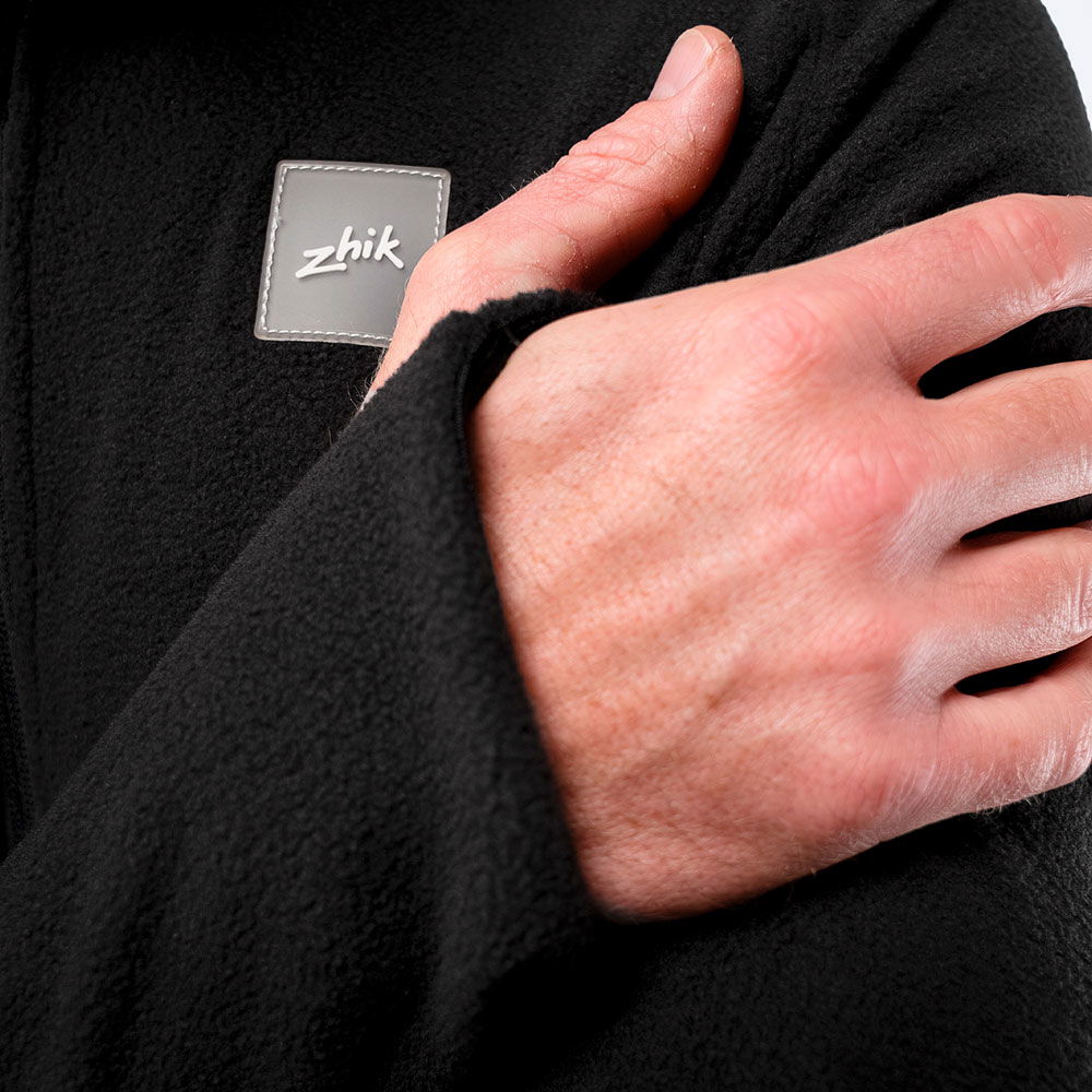Nærbilde av elastisk mansjett på Drysuit underfleece heldress Zhik