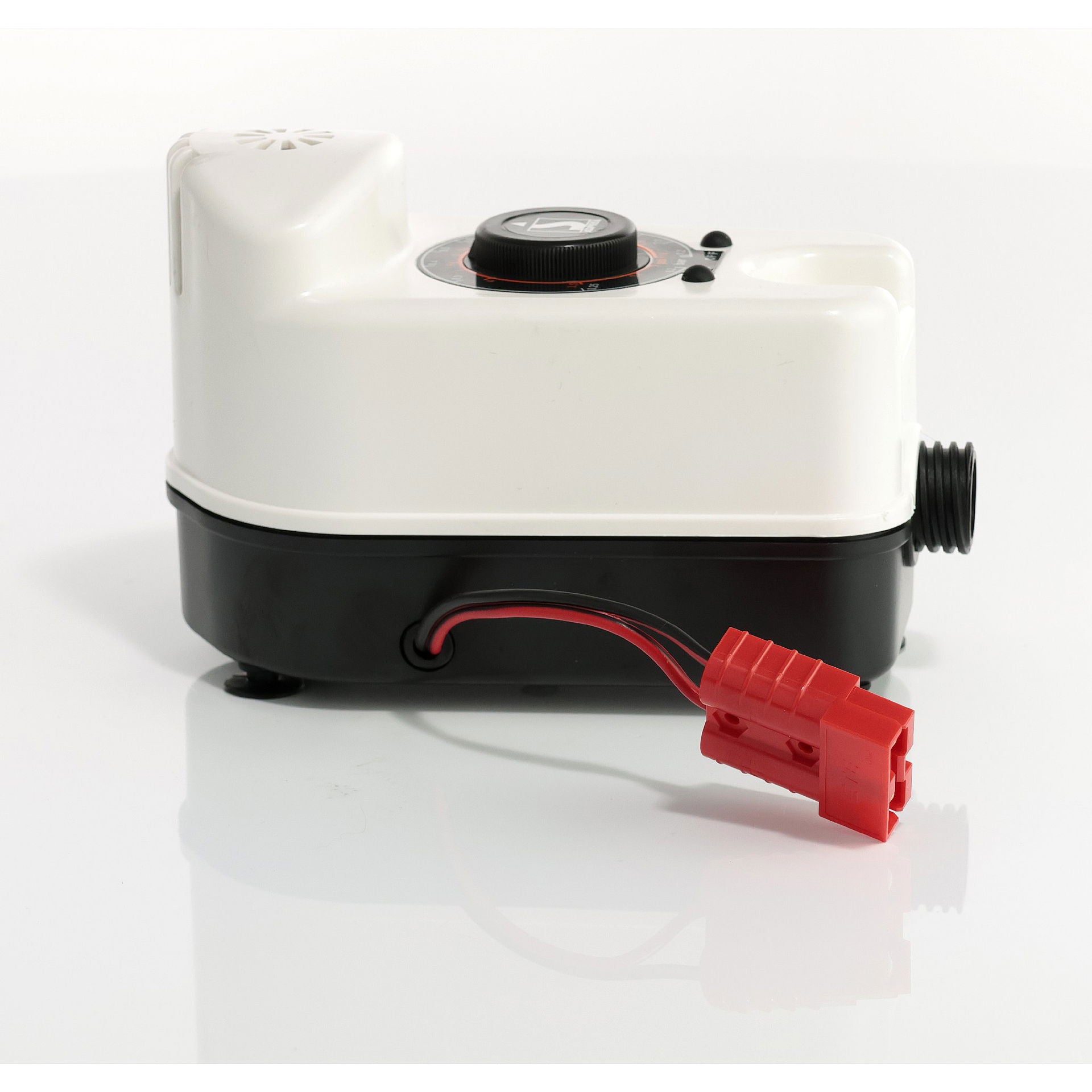 Elektrisk pumpe 12V automatisk 1 bar 160 l min - BRAVO montert med slange