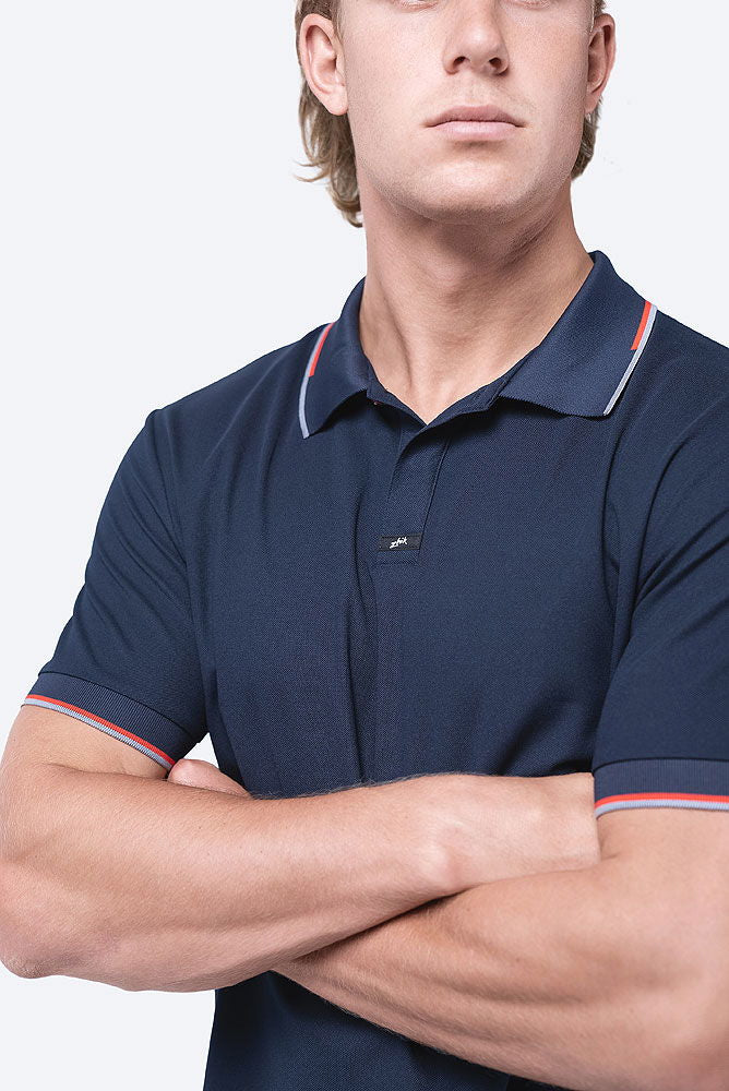 Elite poloskjorte polyester hurtigtørkende montert på modell