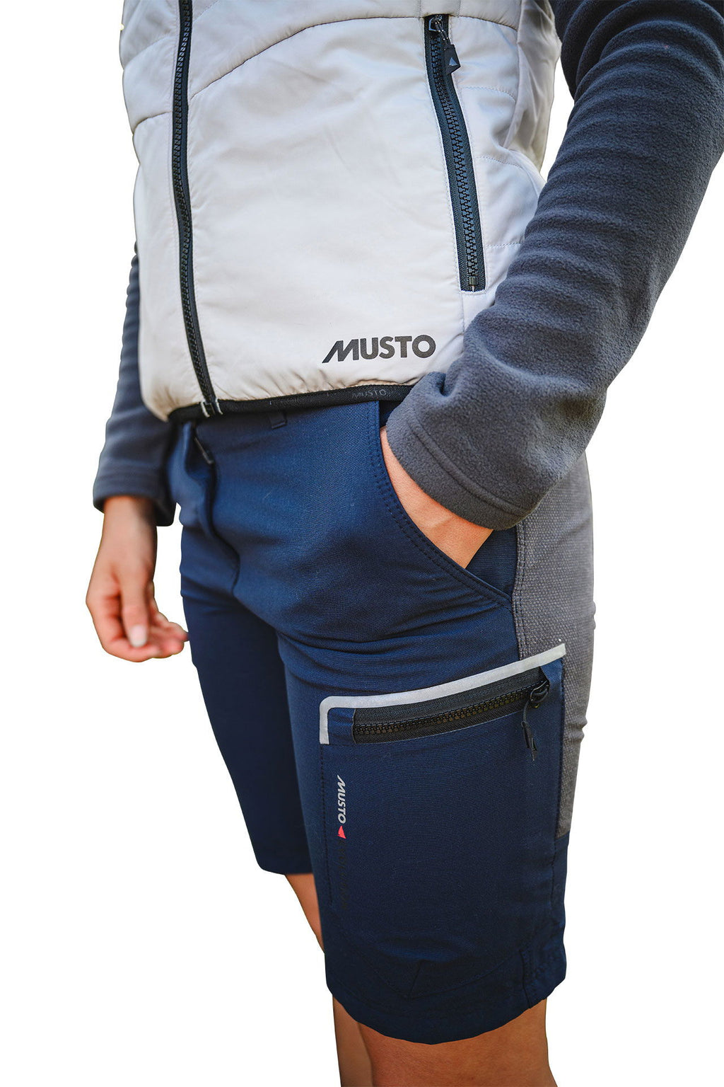 Detalj av stoff og lommer på Evolution Performance 2.0 shorts dame hurtig tørkende UV-beskyttelse - Musto