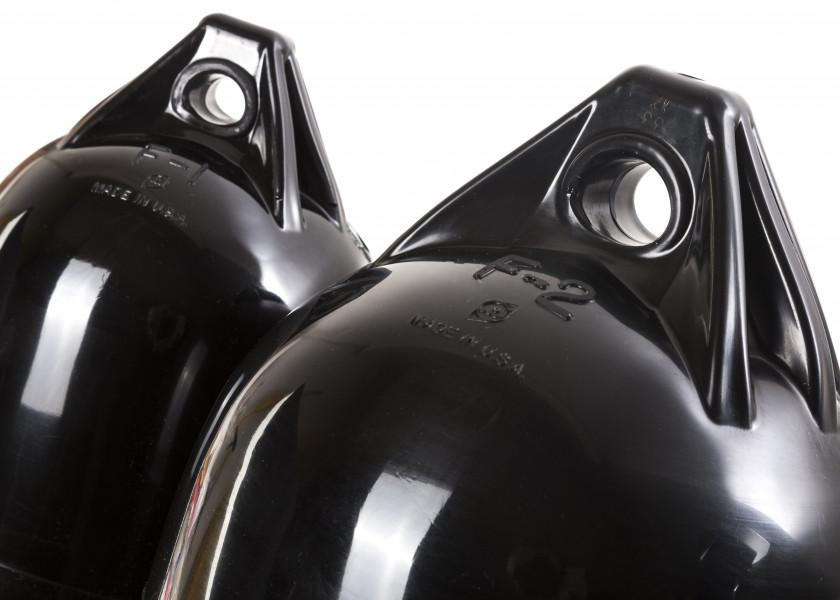 Detalj av Fender F-serie svart sylindrisk langfender PVC - Polyform