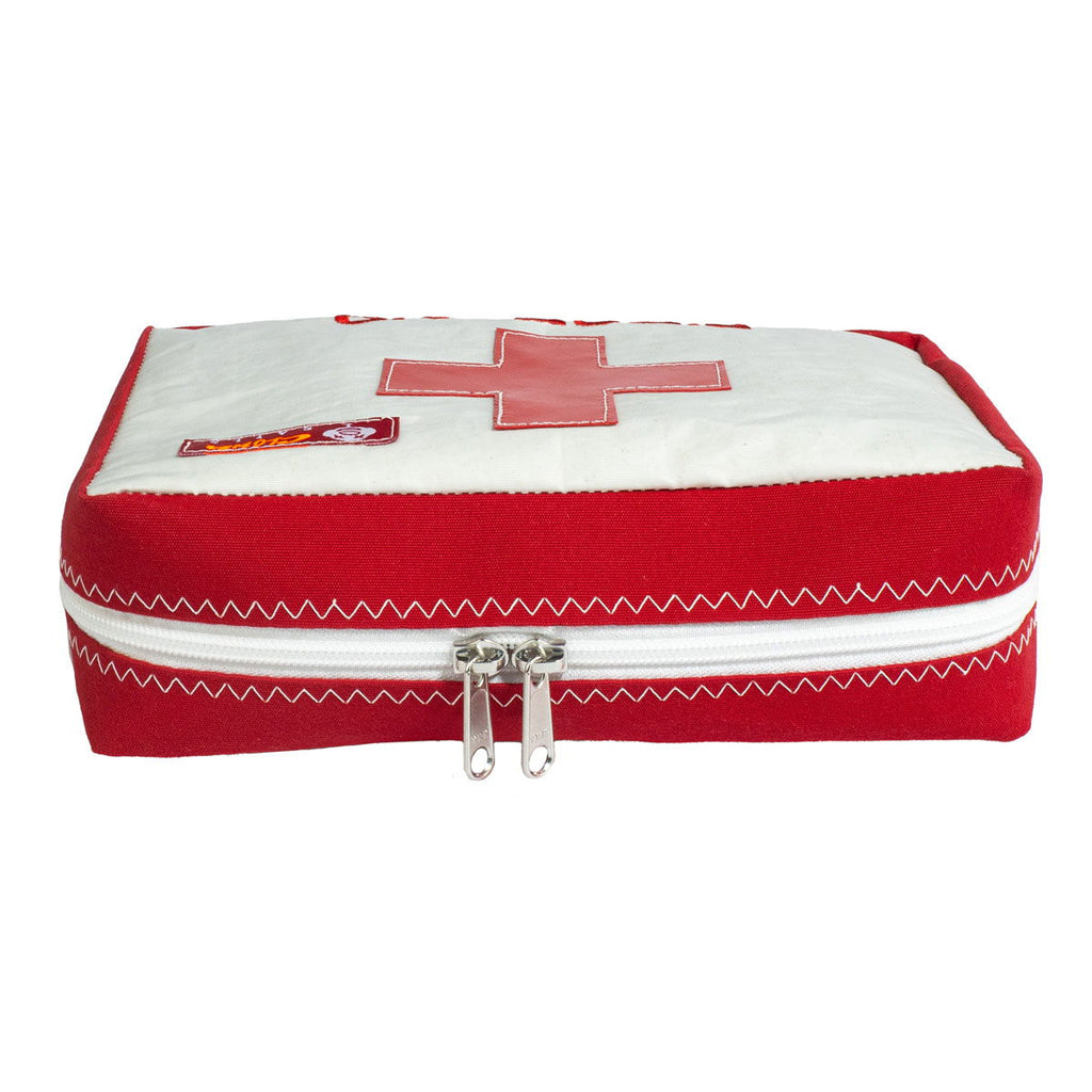 First aid bag førstehjelpveske av resirkulert seil nærbilde material