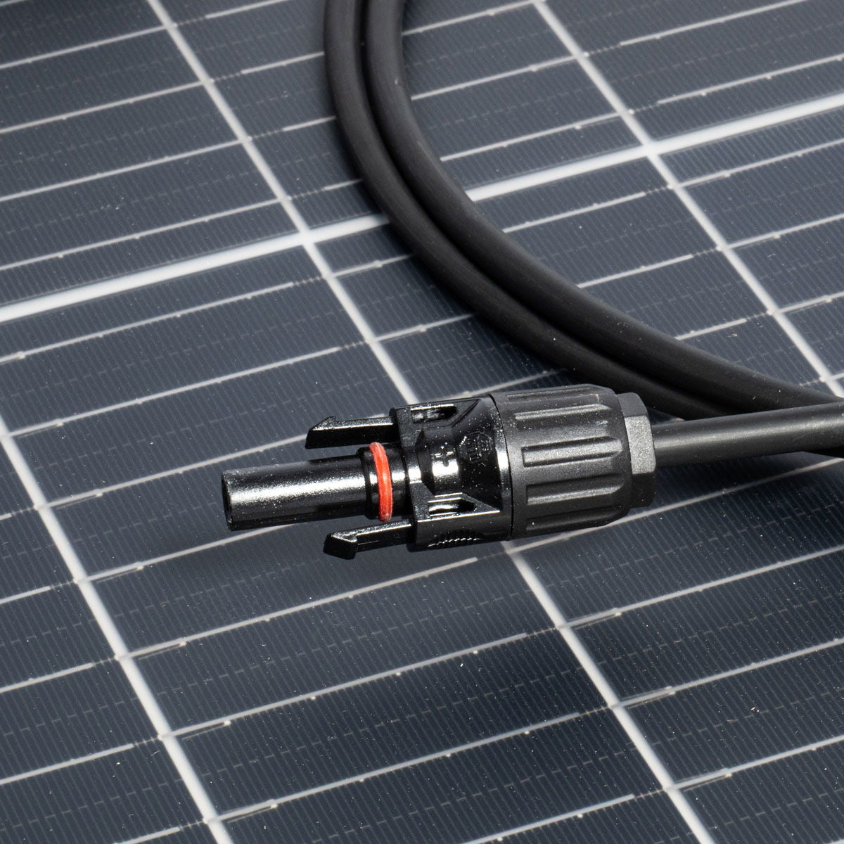 Montert Fleksibelt solcellepanel 100Wp 12V monokrystallinsk Eco Worthy på båt