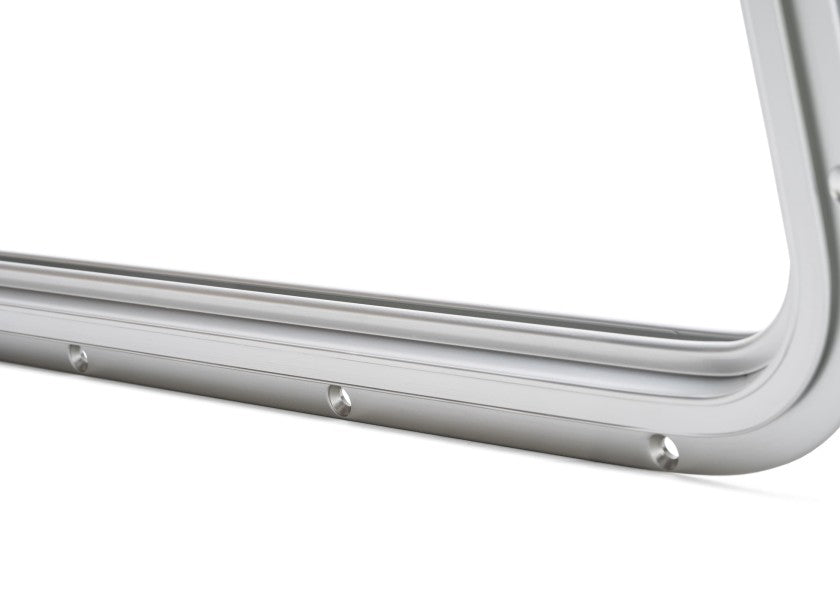 FlushLine dekksluke aluminium 675 x 675 mm kvadratisk nærbilde av overflate