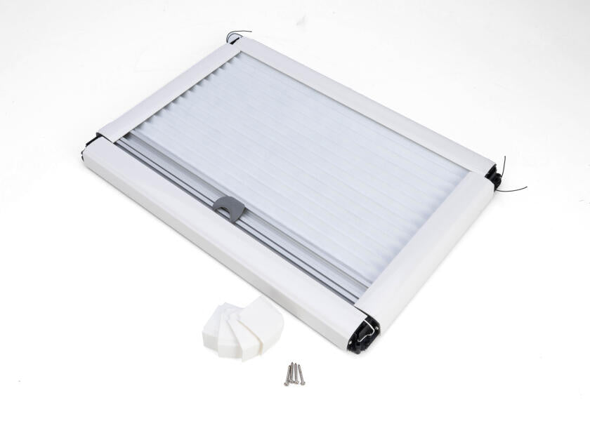 Montert FLYBLIND blendingsrullegardin med insektsnett 540 x 380 mm