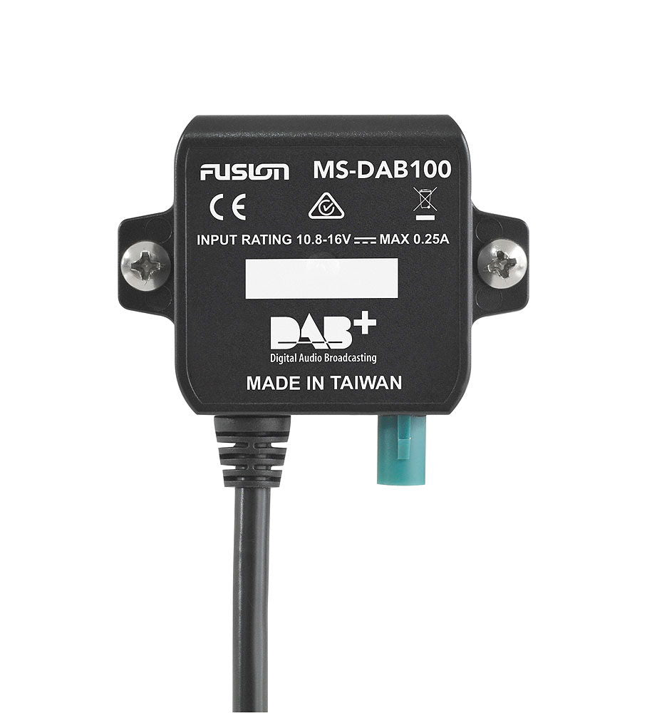 Detalj av Fusion DAB-modul IPX3 for marine radio