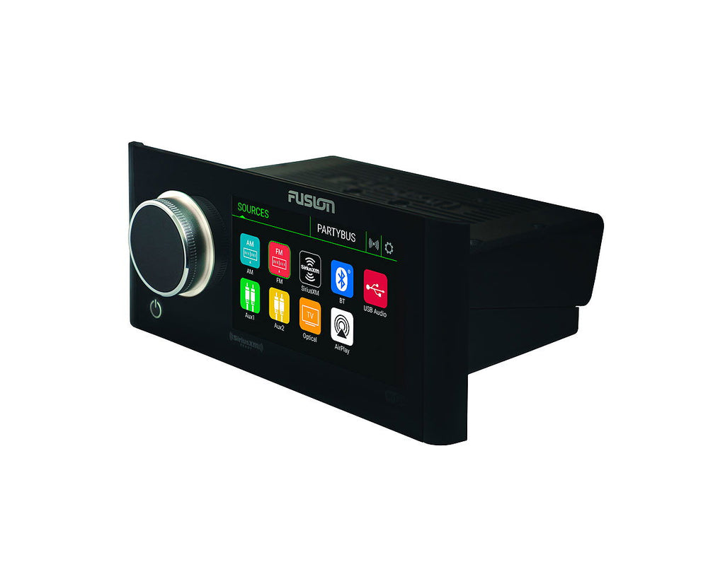 Fusion RA770 marine radio montert i båt