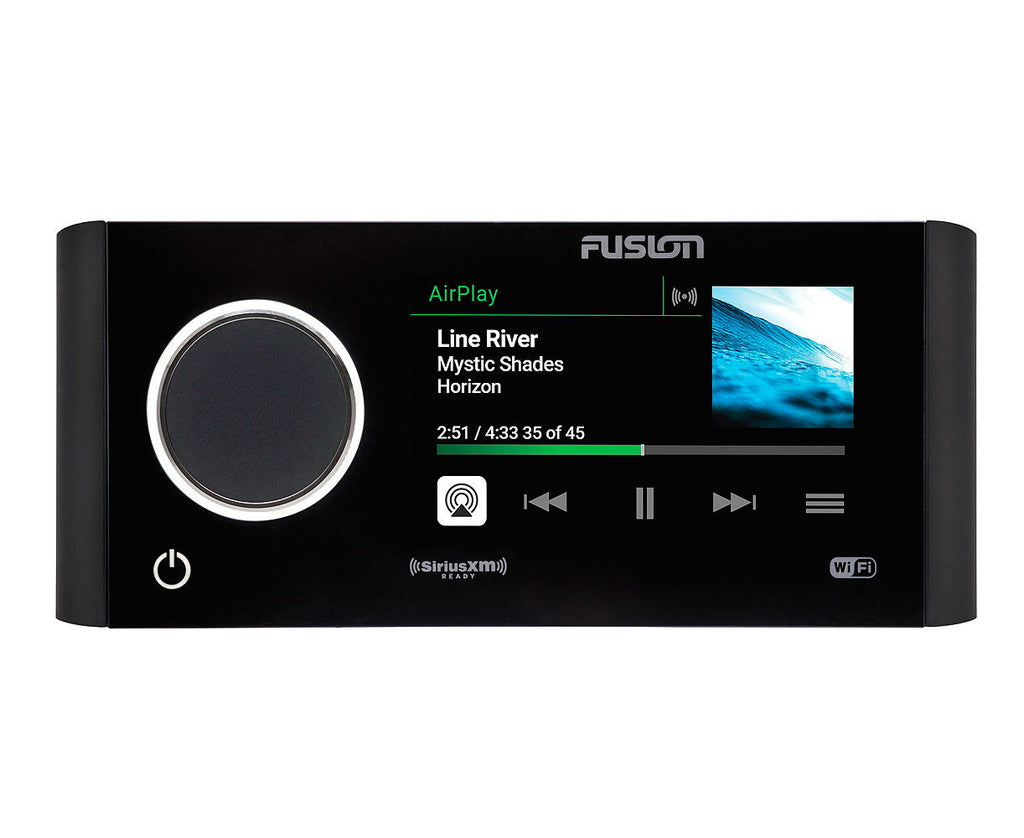 Nærbilde av Fusion RA770 marine radios touchscreen