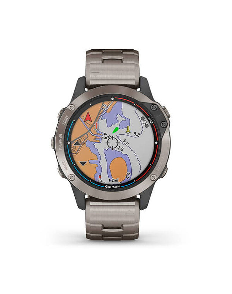 Detalj av titanramme på Garmin Quatix 6 Titanium