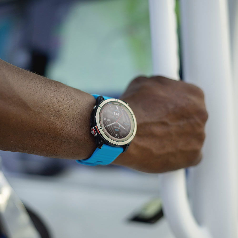 Garmin Quatix 7 med varsler på skjerm