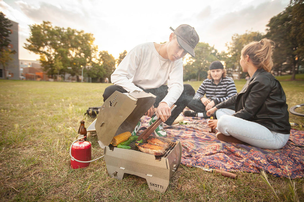 Gassgrill rustfritt stål 2,5 kW 3 kg sammenleggbar montert på camping