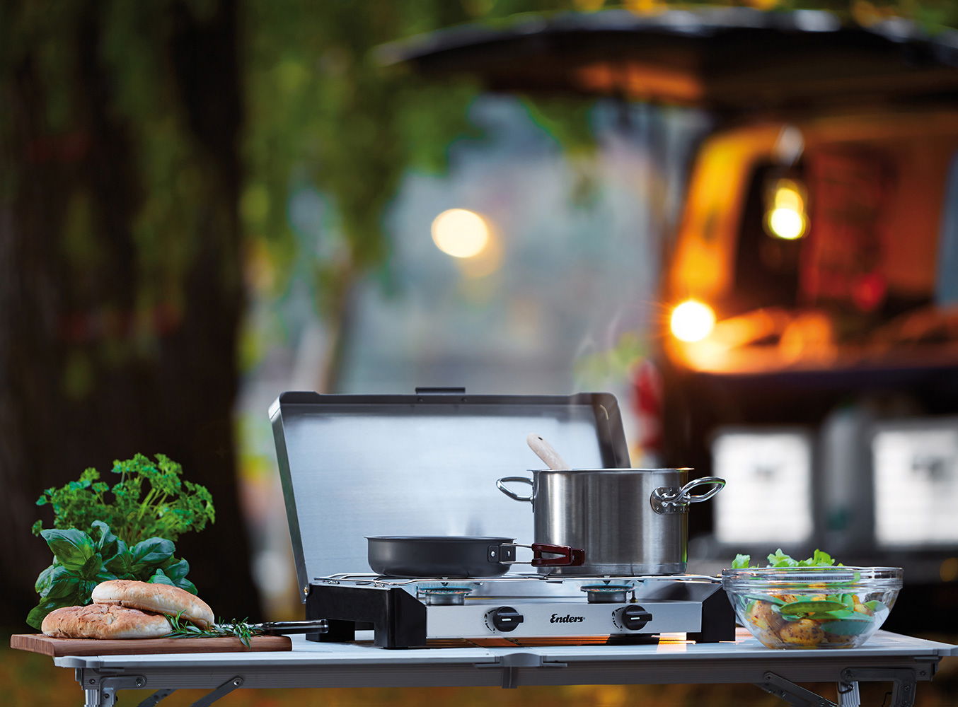 Nærbilde av høyderegulerbare føtter på Gasskokeapparat Brisbane 2-bluss