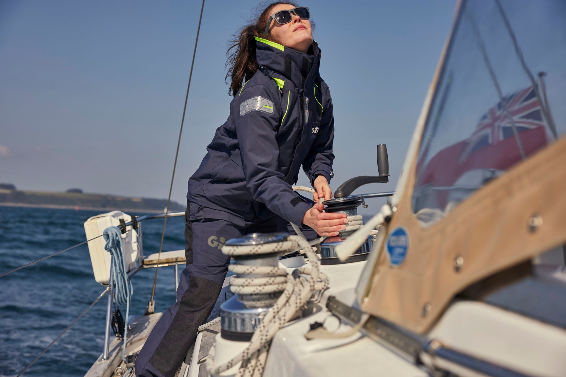 Gill OS26 offshore seiljakke dame XPLORE® vanntett montert på modell