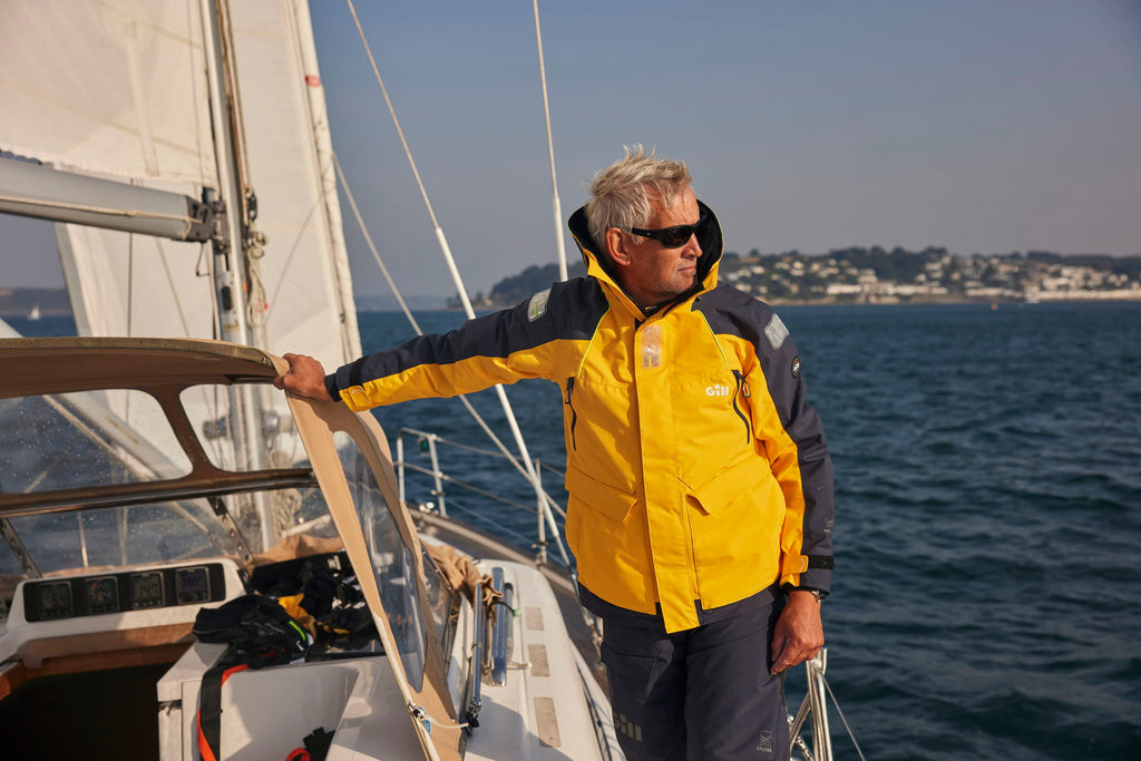 Nærbilde av hette på Gill OS26 offshore seiljakke XPLORE®