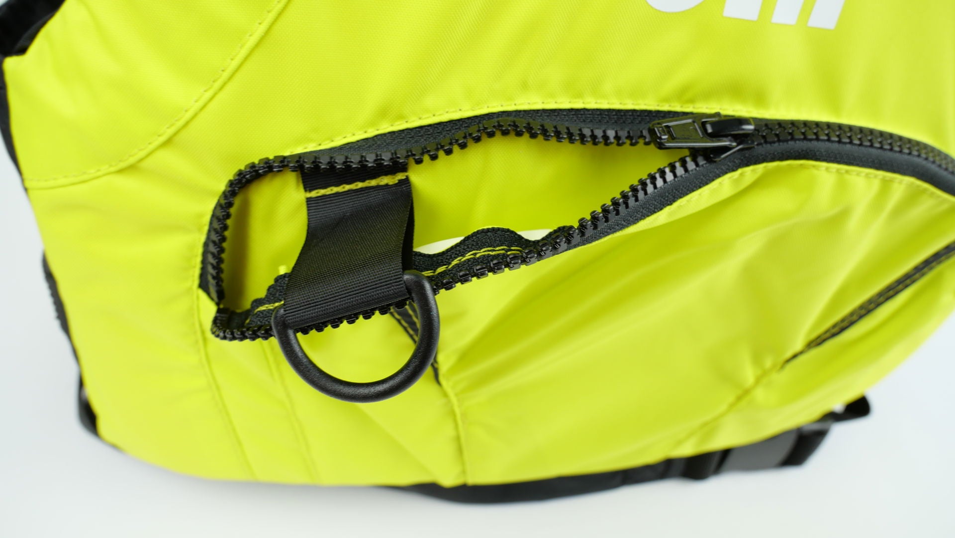 Gill Pro Race flytevest 50N jolle og regatta montert på seiler